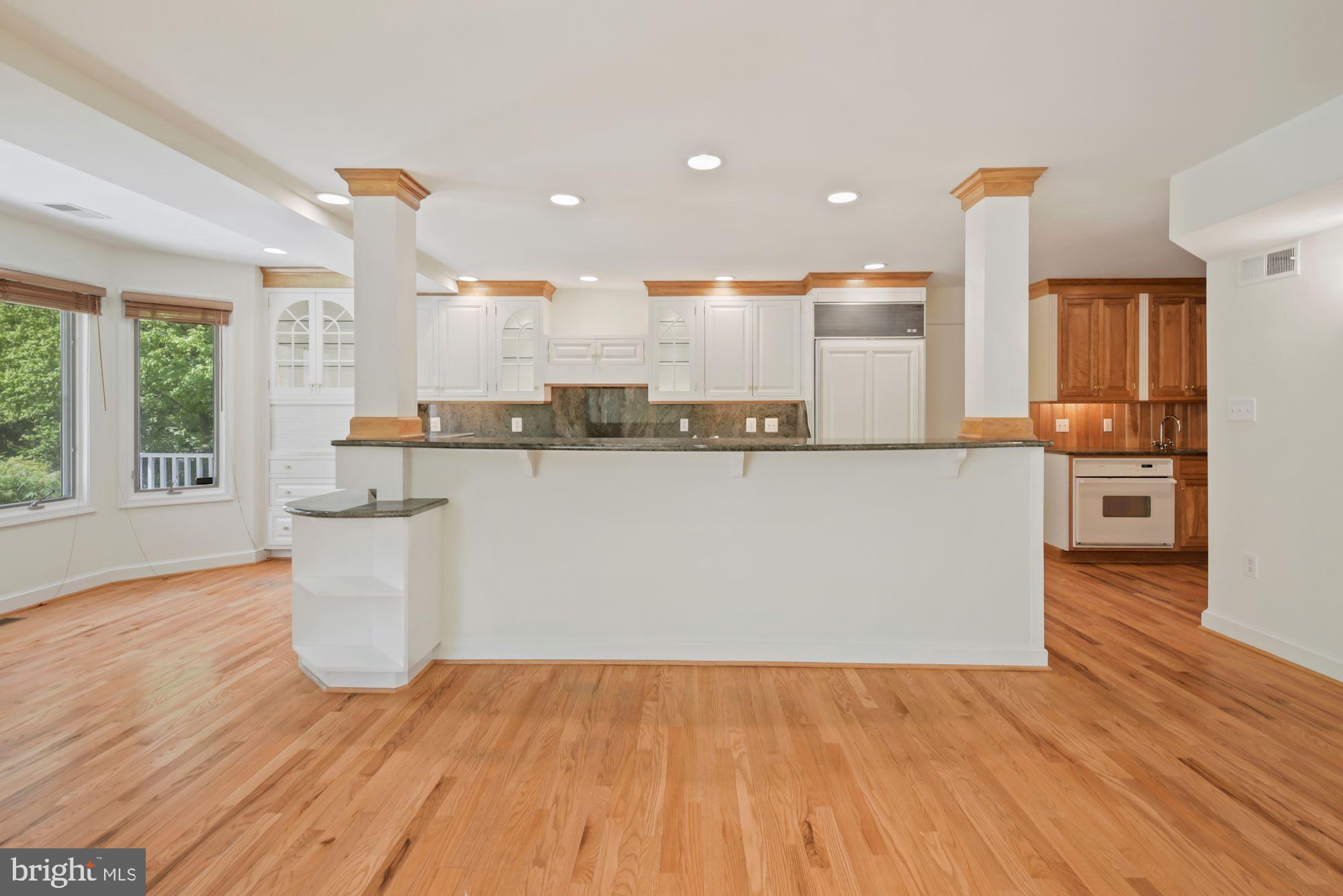 6318 Walhonding Road Bethesda, MD 20816 - Photo 8 of 37 Bright and spacious