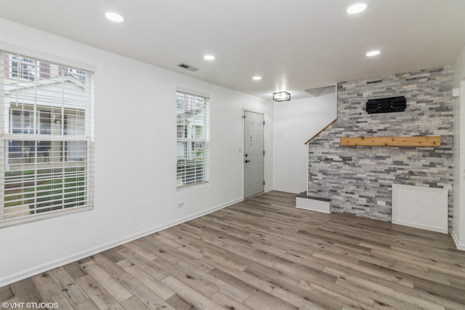 1061 Symphony Drive Aurora, IL 60504 - Photo 2 of 10 a view of a livingroom with wooden floor