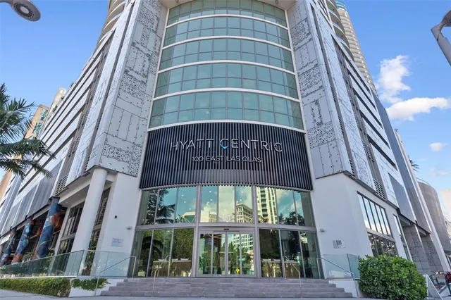 a view of parking area