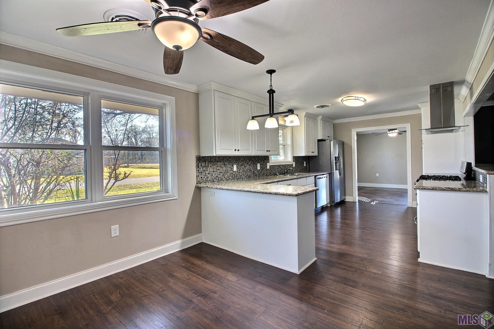 11197 Gurney Road Central, LA 70714 - Photo 3 of 25 Breakfast/Kitchen