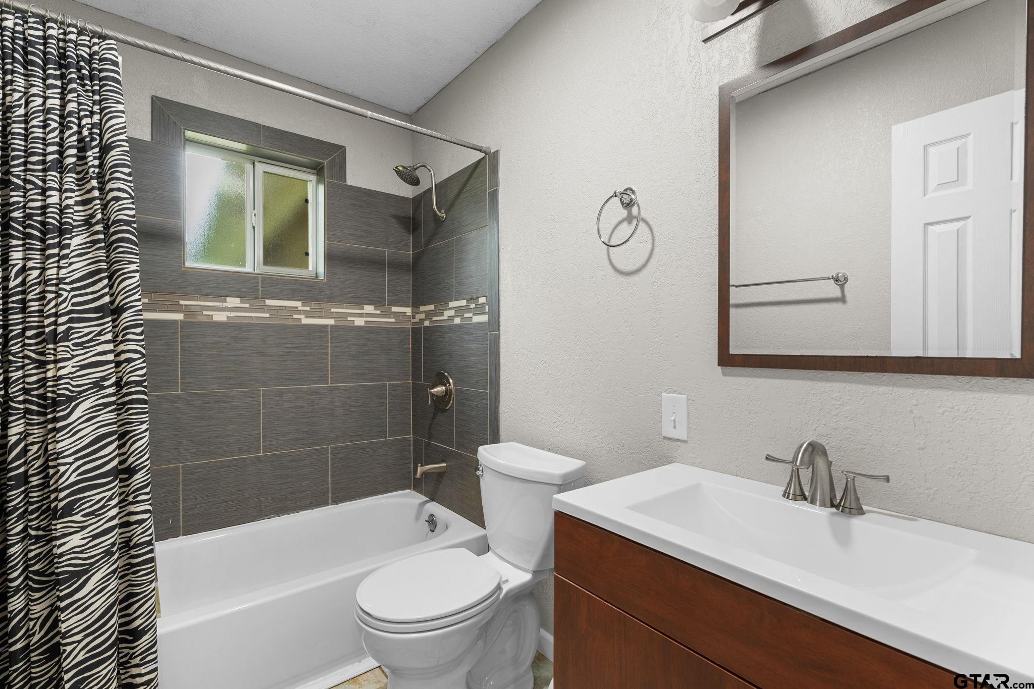 6091 Mockingbird Lane Murchison, TX 75778 - Photo 22 of 33 a bathroom with a sink toilet vanity and tub