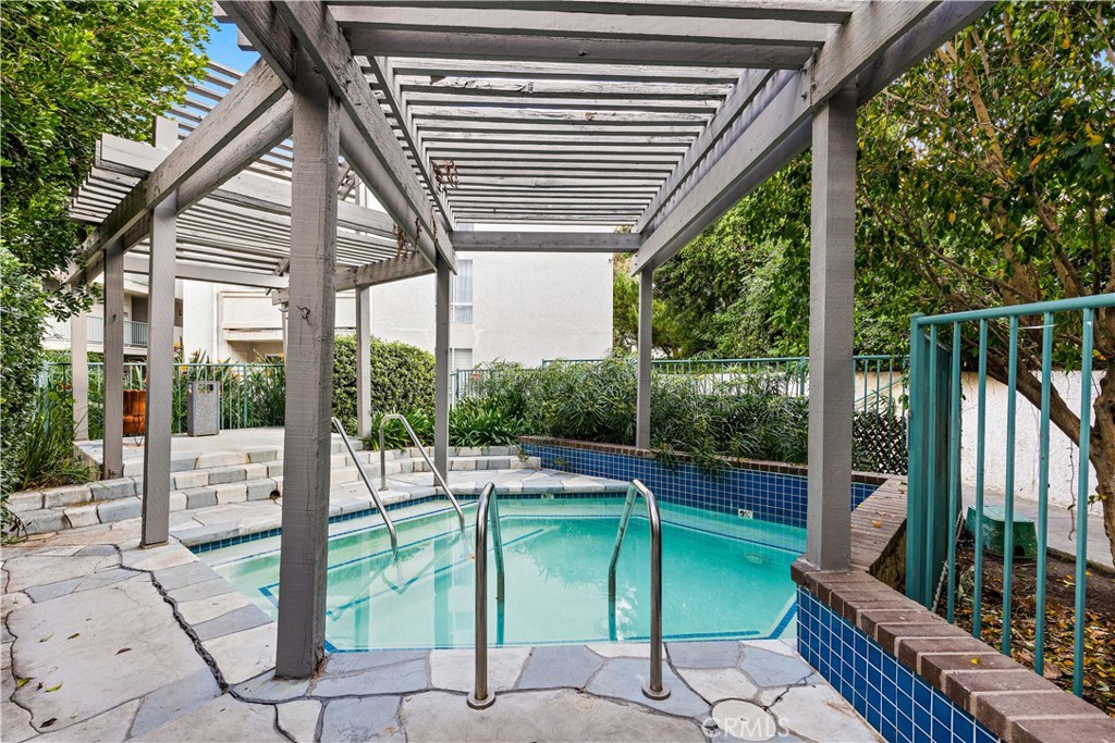 20134 Leadwell Street, Unit 332 Winnetka, CA 91306 - Photo 12 of 14 a view of a backyard