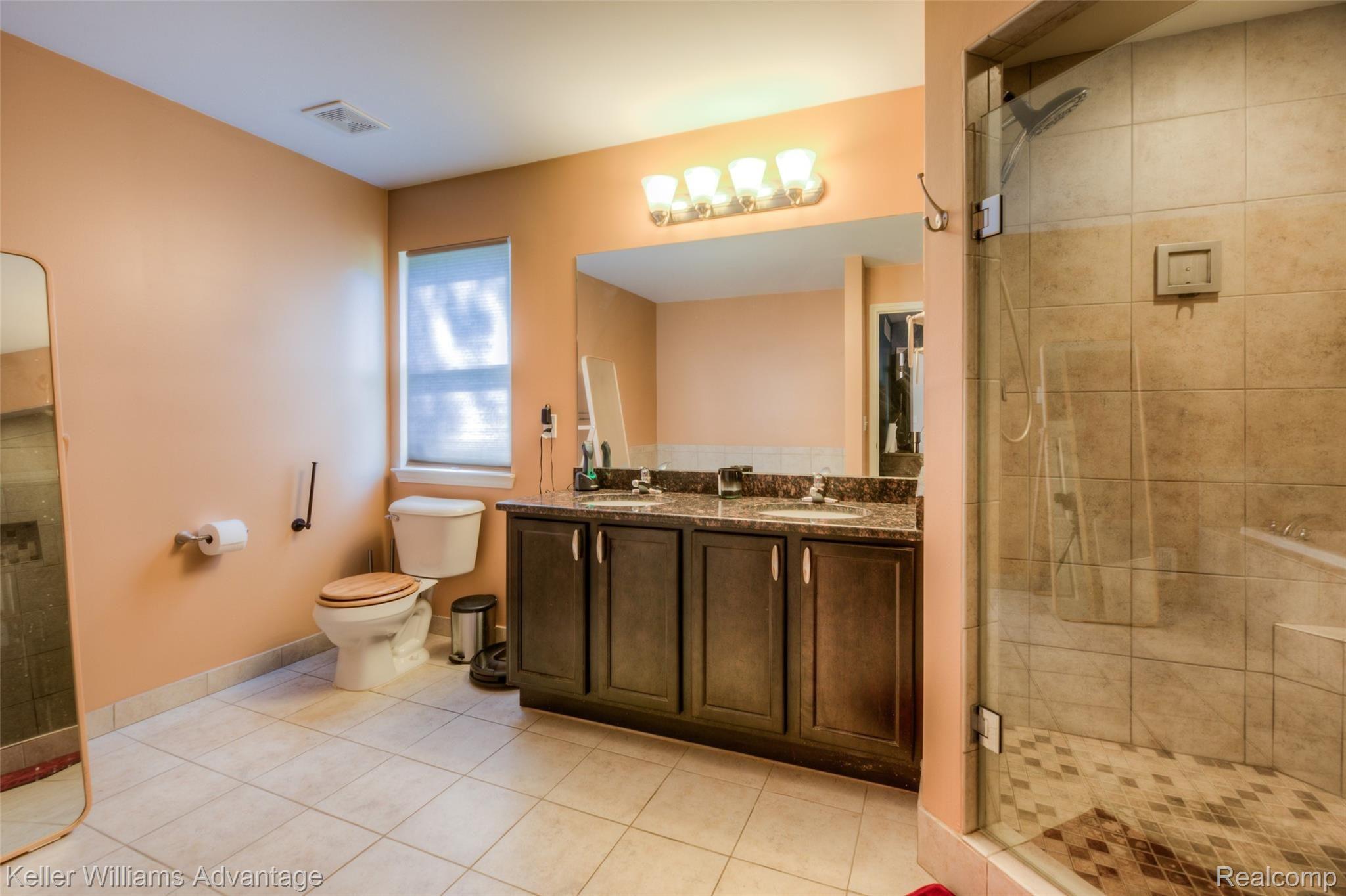 16425 Rougeway Street Livonia, MI 48154 - Photo 42 of 47 -46.jpg