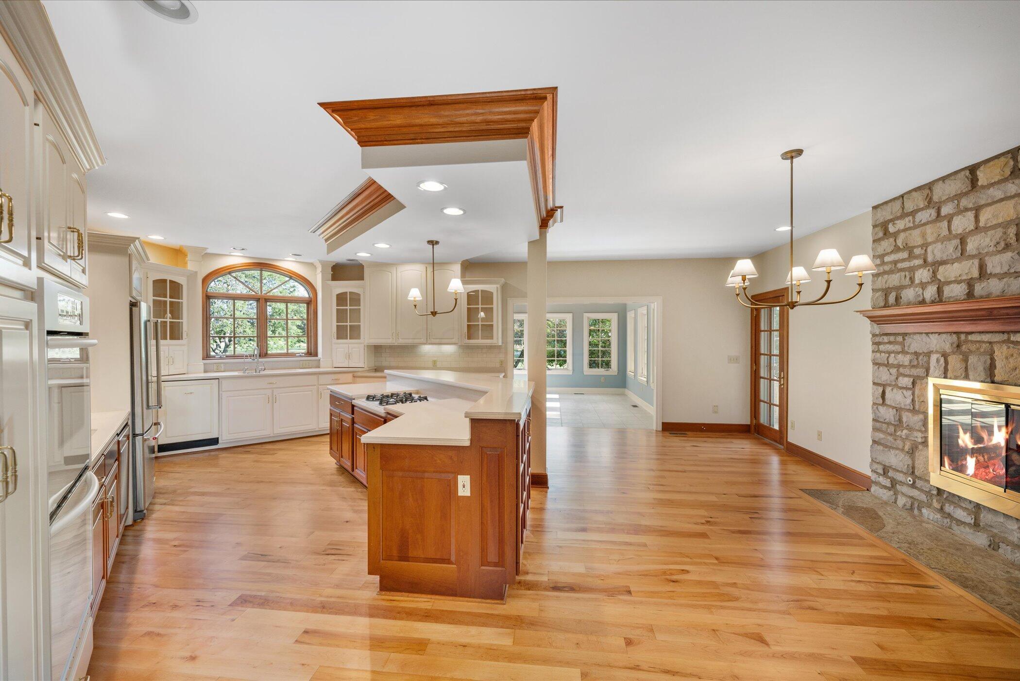 18261 Boerger Road Marysville, OH 43040 - Photo 24 of 94 So spacious! Crown molding above island.