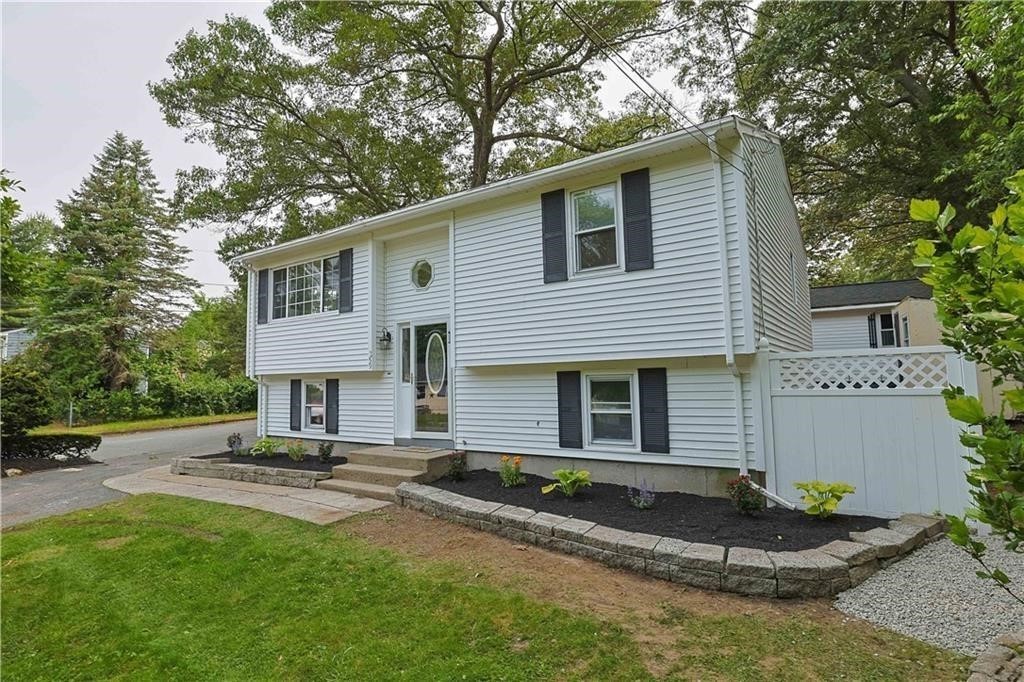 259 Buttonwoods Avenue Warwick, RI 02886 - Photo 2 of 26