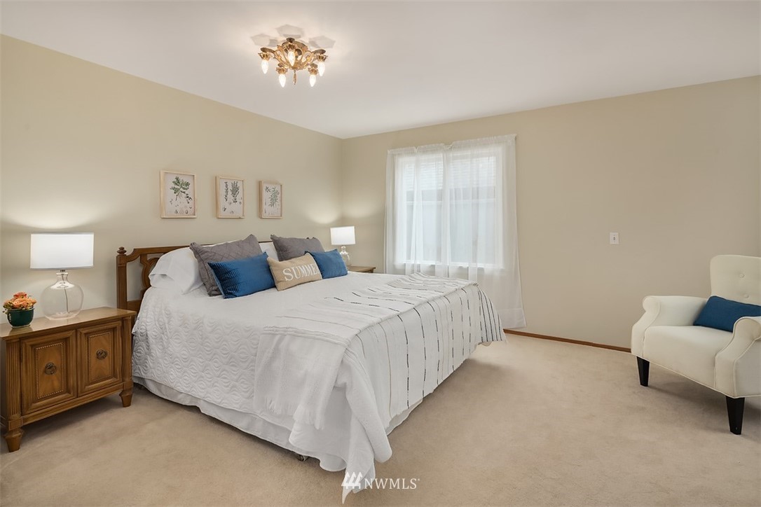 10644 Riviera Place Northeast Seattle, WA 98125 - Photo 13 of 25 Gallery Image 13