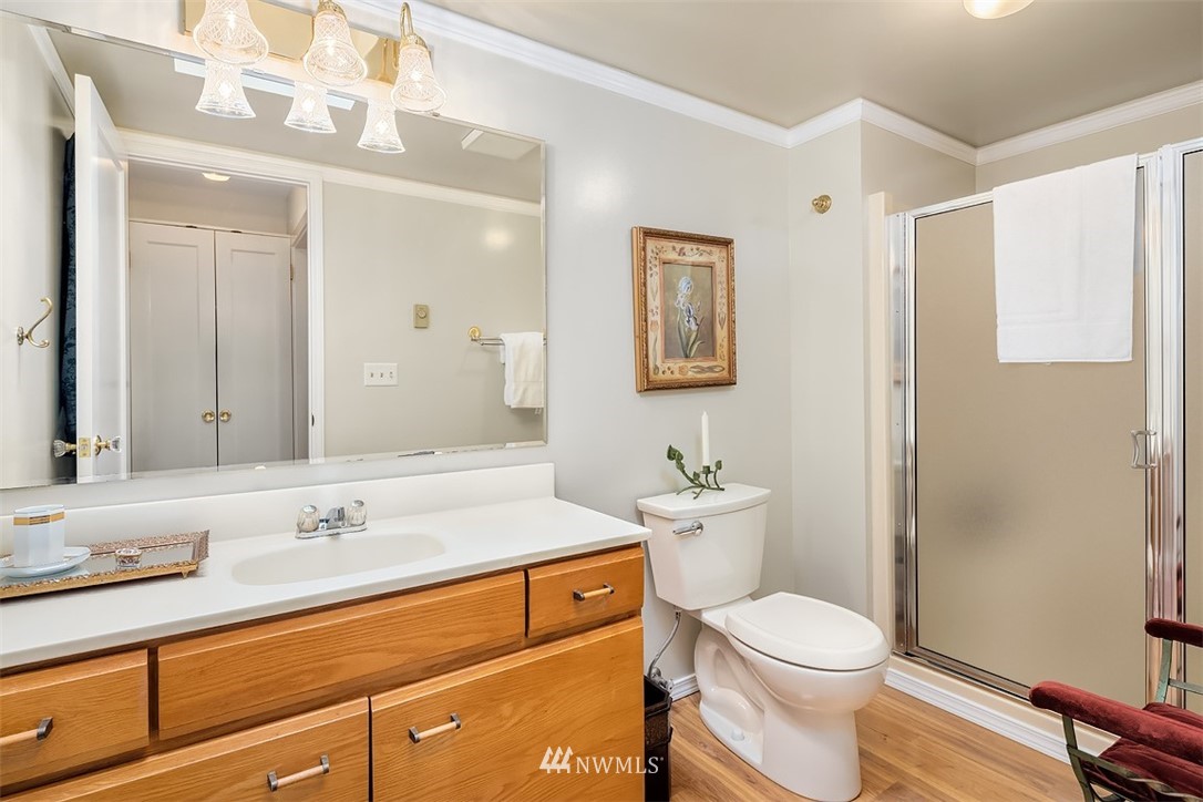10644 Riviera Place Northeast Seattle, WA 98125 - Photo 14 of 25 Gallery Image 14