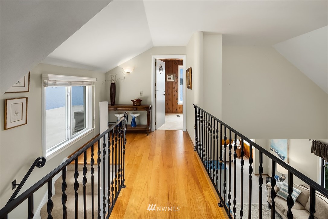 10644 Riviera Place Northeast Seattle, WA 98125 - Photo 15 of 25 Gallery Image 15