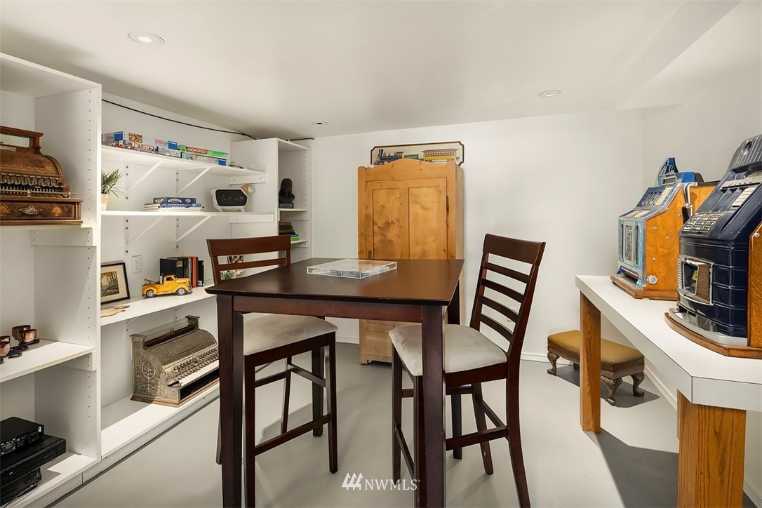 10644 Riviera Place Northeast Seattle, WA 98125 - Photo 19 of 25 Gallery Image 19