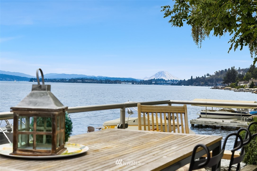 10644 Riviera Place Northeast Seattle, WA 98125 - Photo 22 of 25 Gallery Image 22