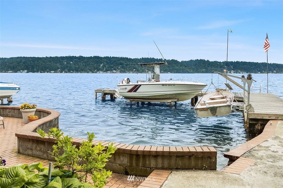 10644 Riviera Place Northeast Seattle, WA 98125 - Photo 23 of 25 Gallery Image 23