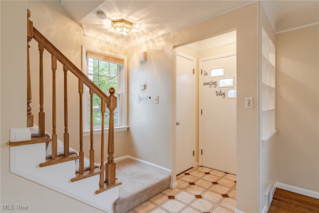 4092 Charlton Road Cleveland, OH 44121 - Photo 2 of 33 Gallery Image 2