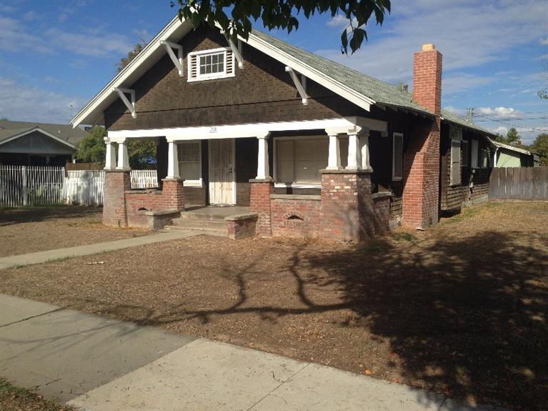 1258 D Street Reedley, CA 93654 - Photo 2 of 29