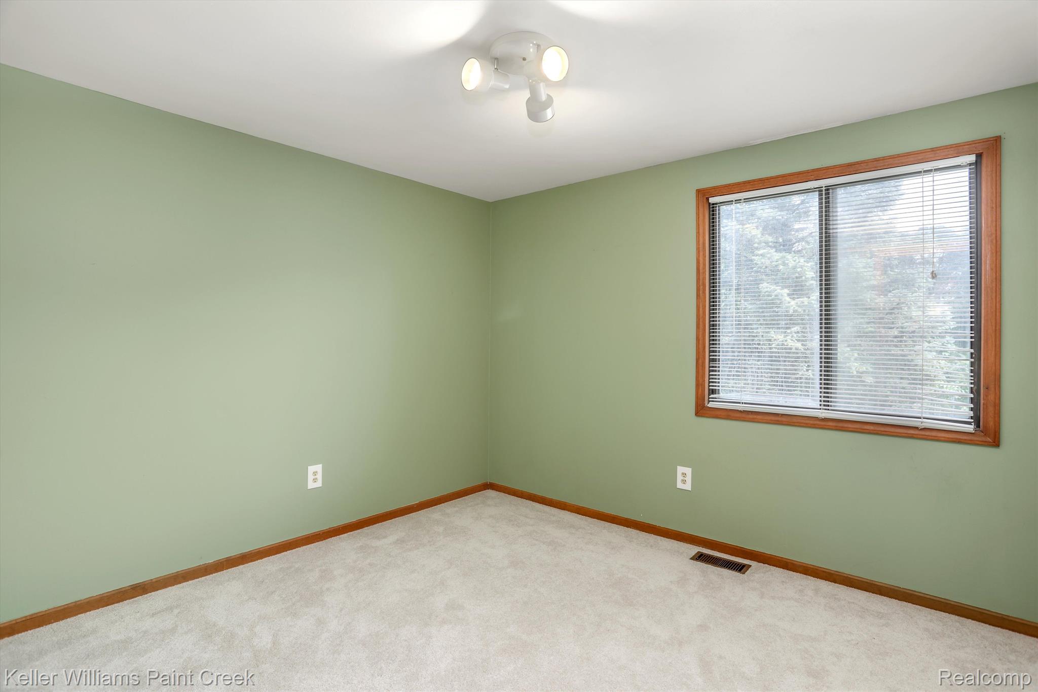2616 Eastern Avenue Rochester, MI 48307 - Photo 10 of 28