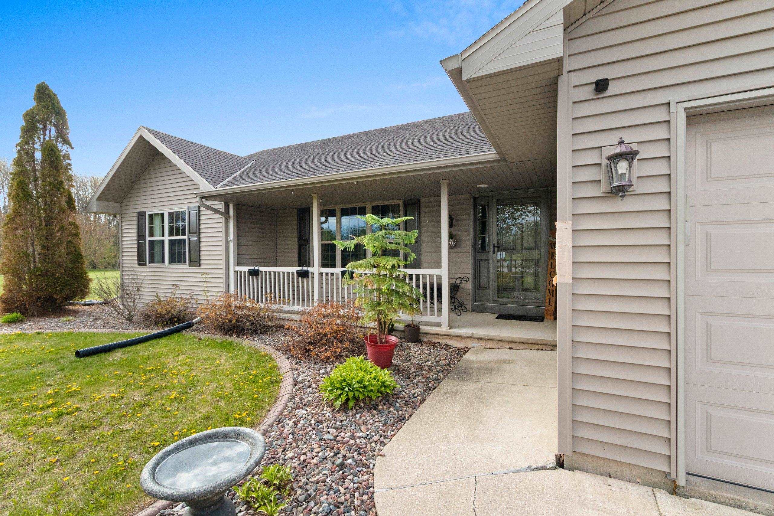 334 Falcon Circle Pulaski, WI 54162 - Photo 4 of 51