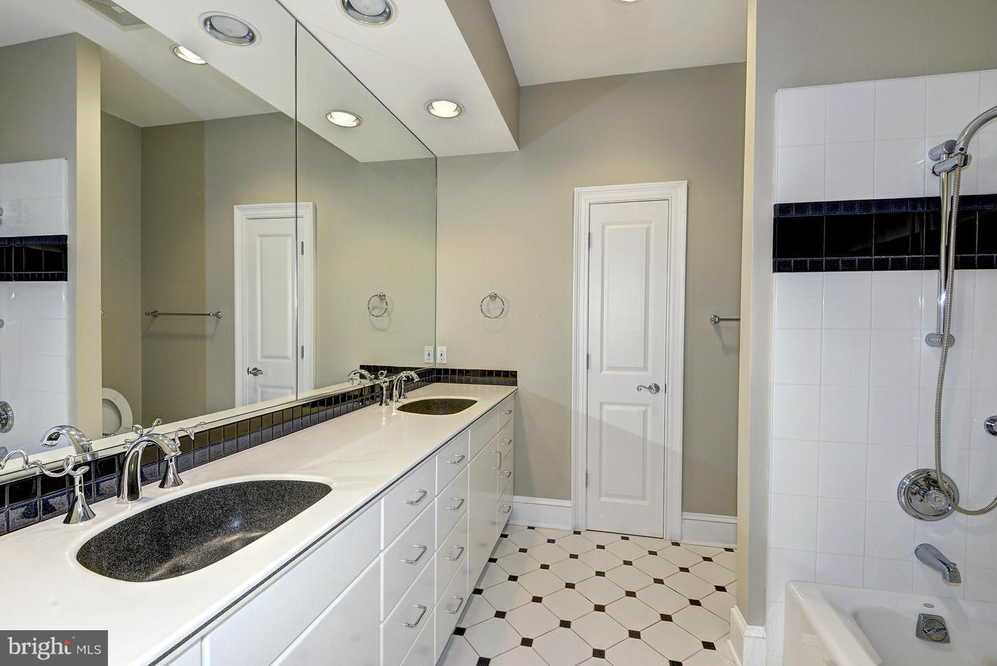 1862 Brothers Road Vienna, VA 22182 - Photo 18 of 30 Hall Bath