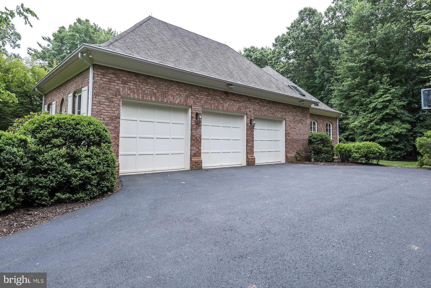 1862 Brothers Road Vienna, VA 22182 - Photo 30 of 30 3-Car Garage