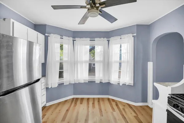 a view of empty room with a ceiling fan and a window
