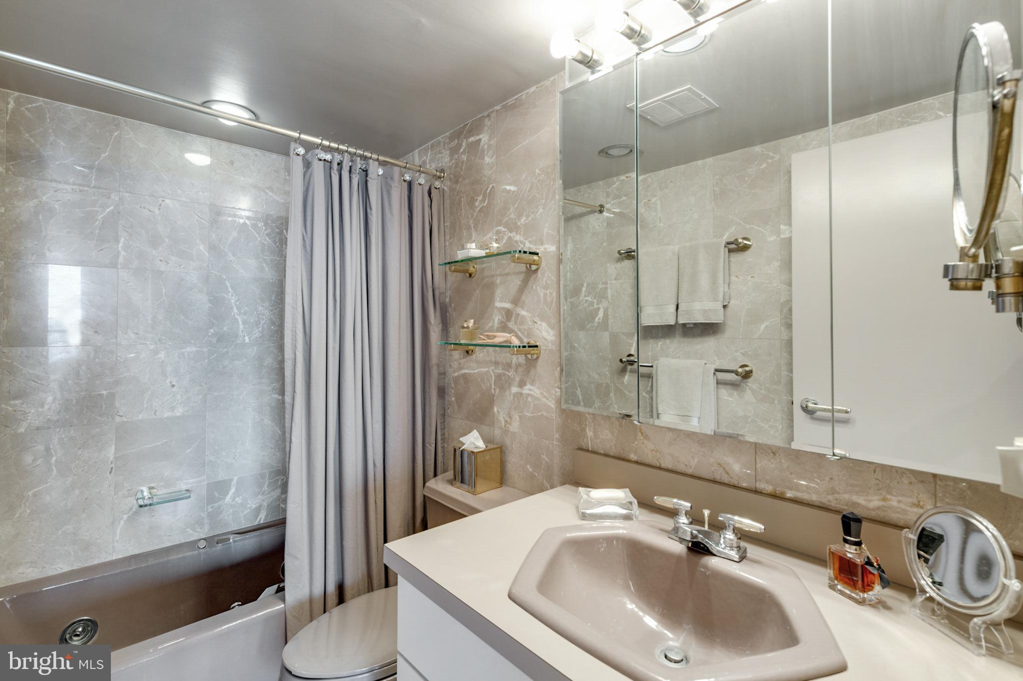 224 West Rittenhouse Square, Unit 1710 Philadelphia, PA 19103 - Photo 9 of 26 Gallery Image 9