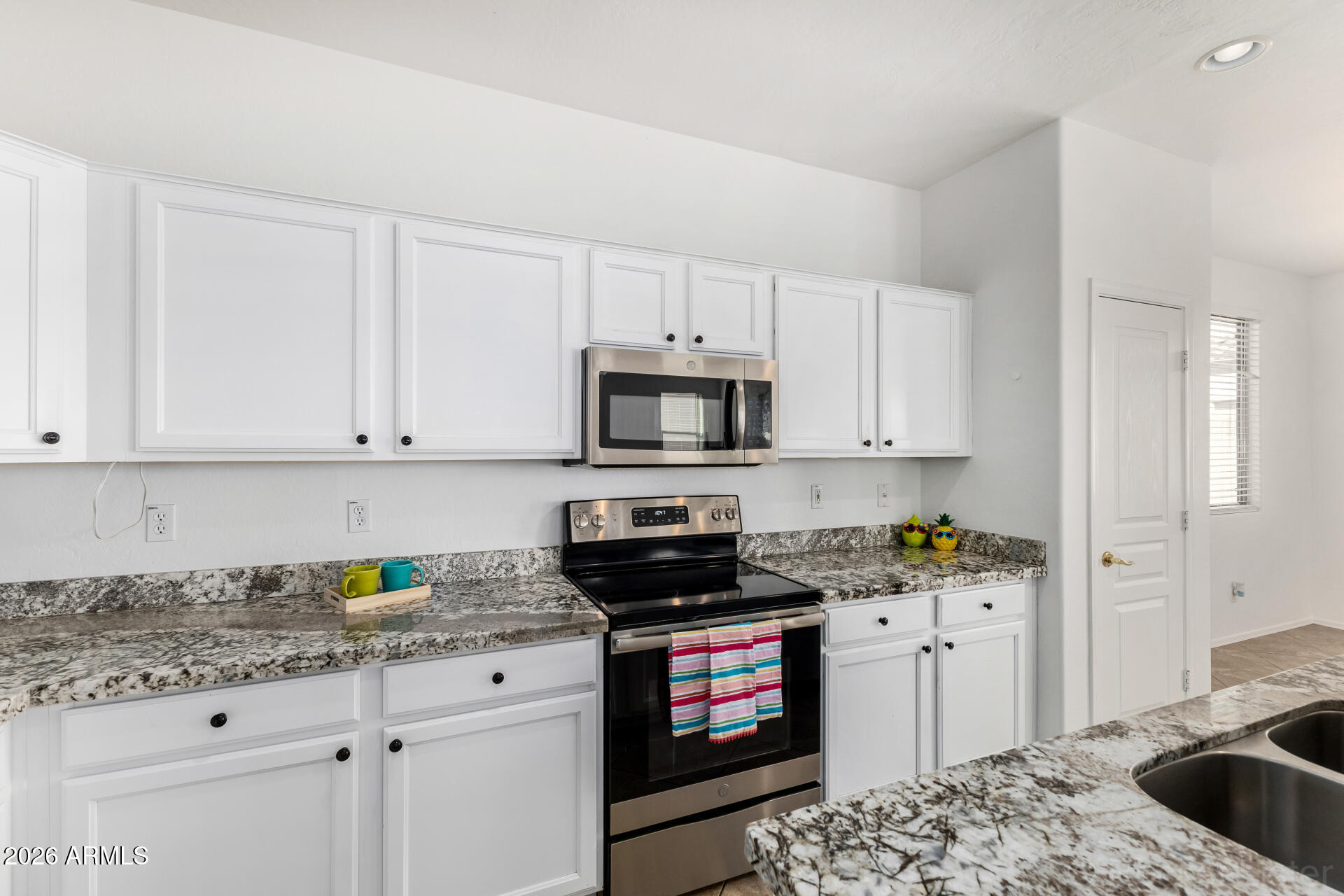 3784 East Chickadee Road Gilbert, AZ 85297 - Photo 10 of 34 Granite counter tops