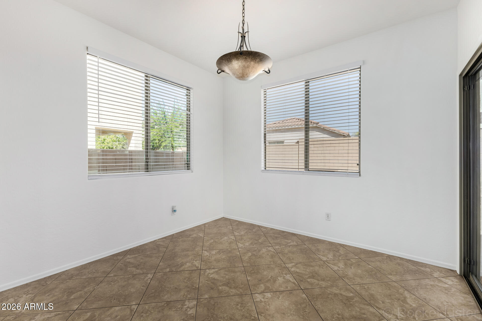 3784 East Chickadee Road Gilbert, AZ 85297 - Photo 12 of 34 Large eat in kitchen ara