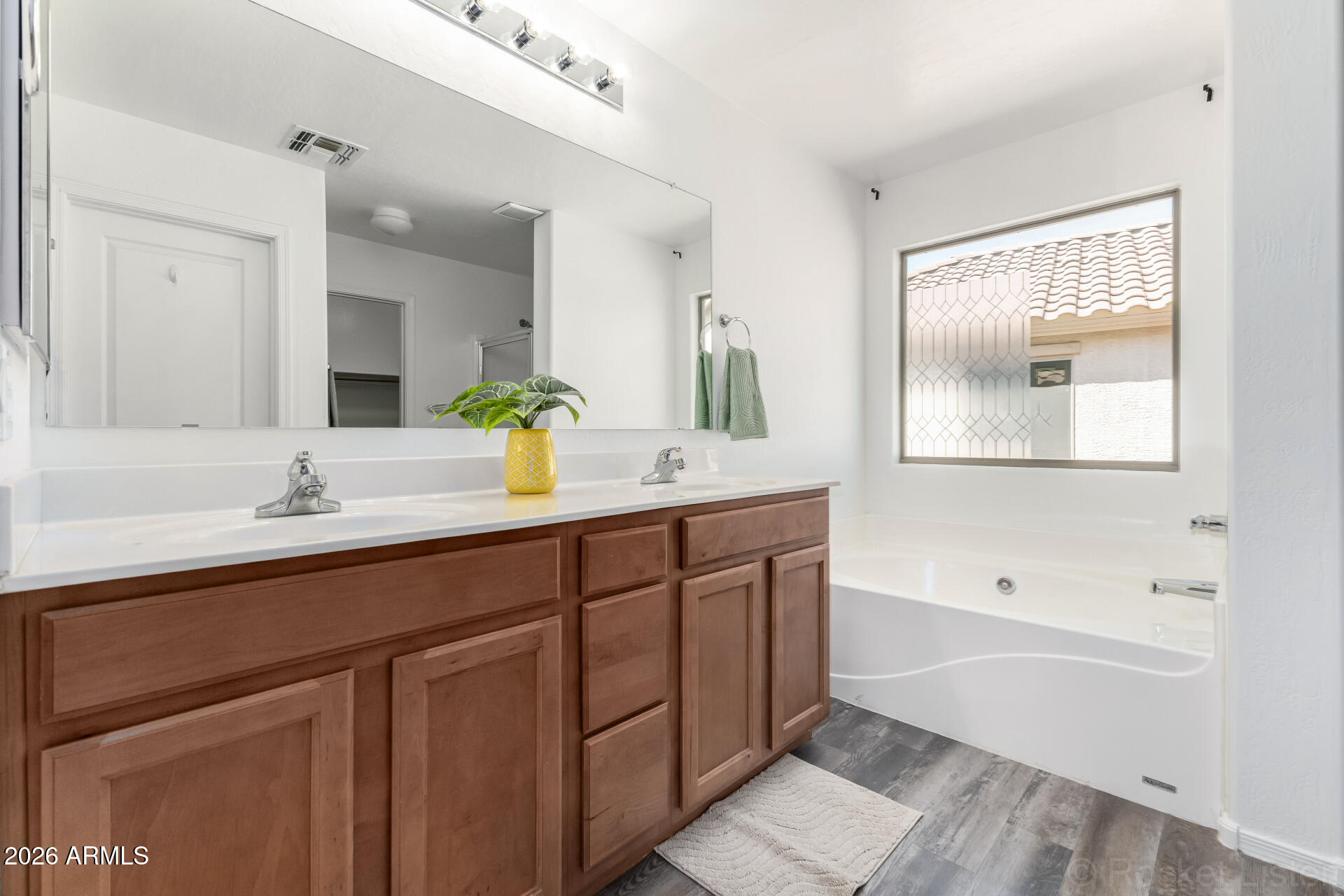 3784 East Chickadee Road Gilbert, AZ 85297 - Photo 18 of 34 Bathroom is light and bright