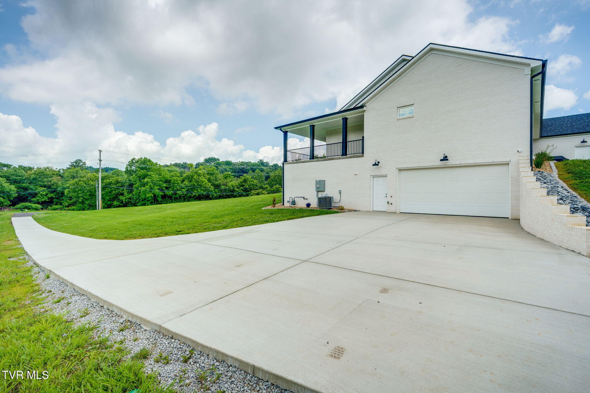 719 Fall Creek Road Blountville, TN 37617 - Photo 38 of 46 036