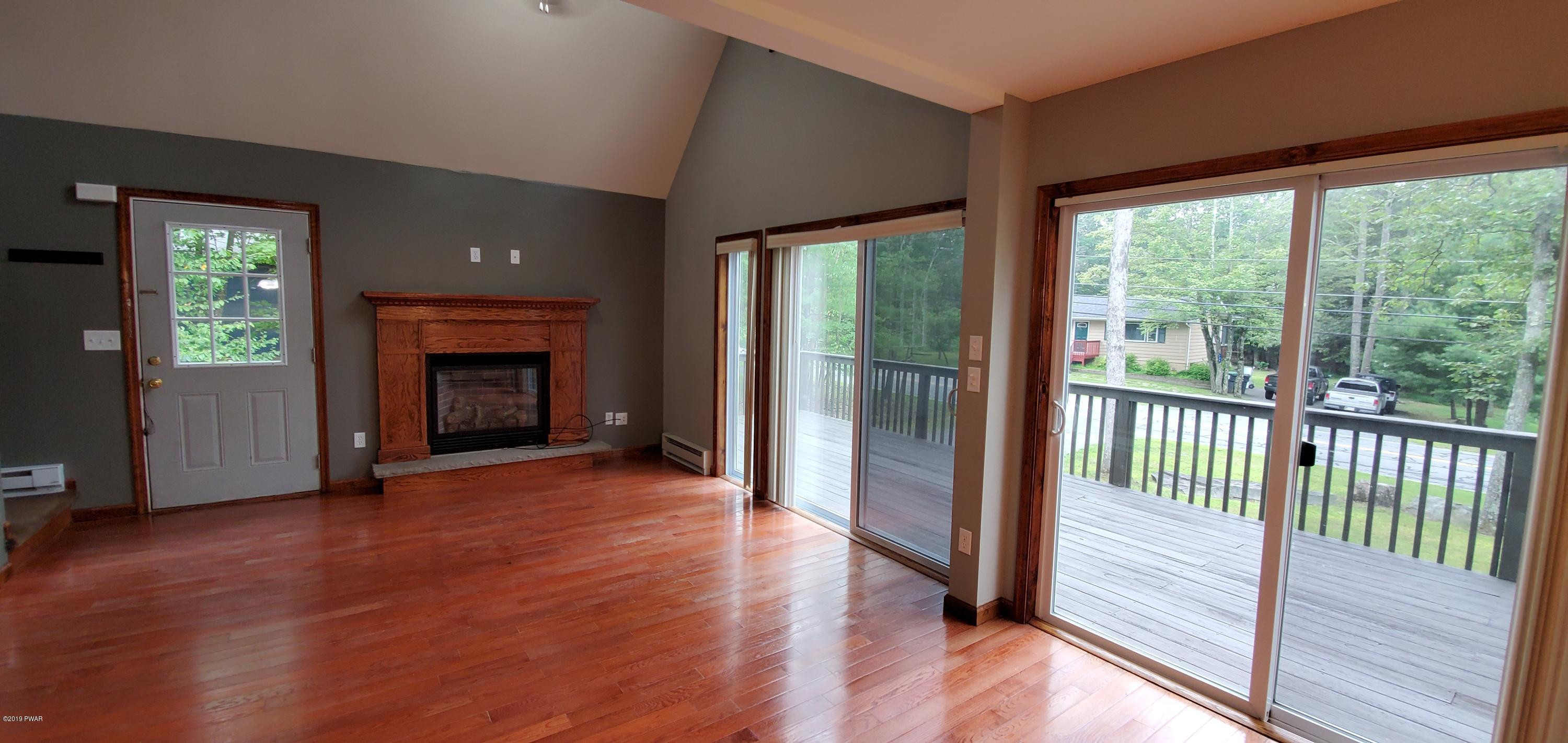 133 Gold Key Road Milford, PA 18337 - Photo 2 of 14 Living Room