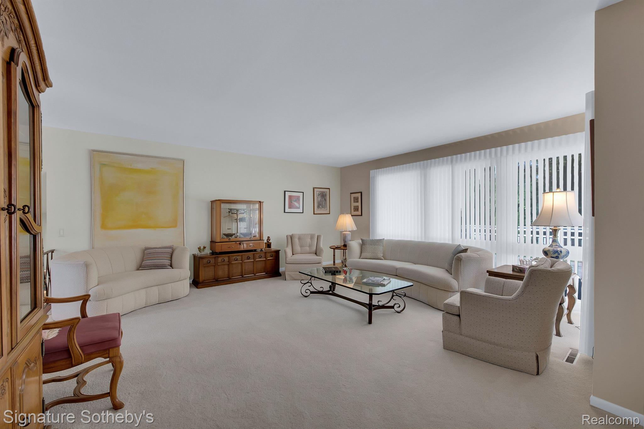 7252 Stonebrook Road West Bloomfield, MI 48322 - Photo 12 of 38 Living Room View