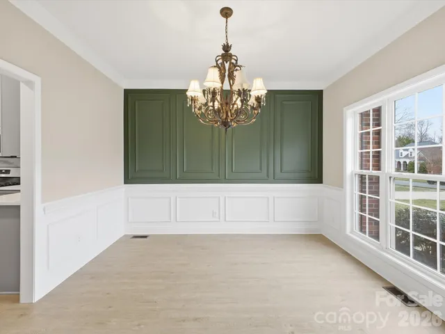 a view of entryway with window