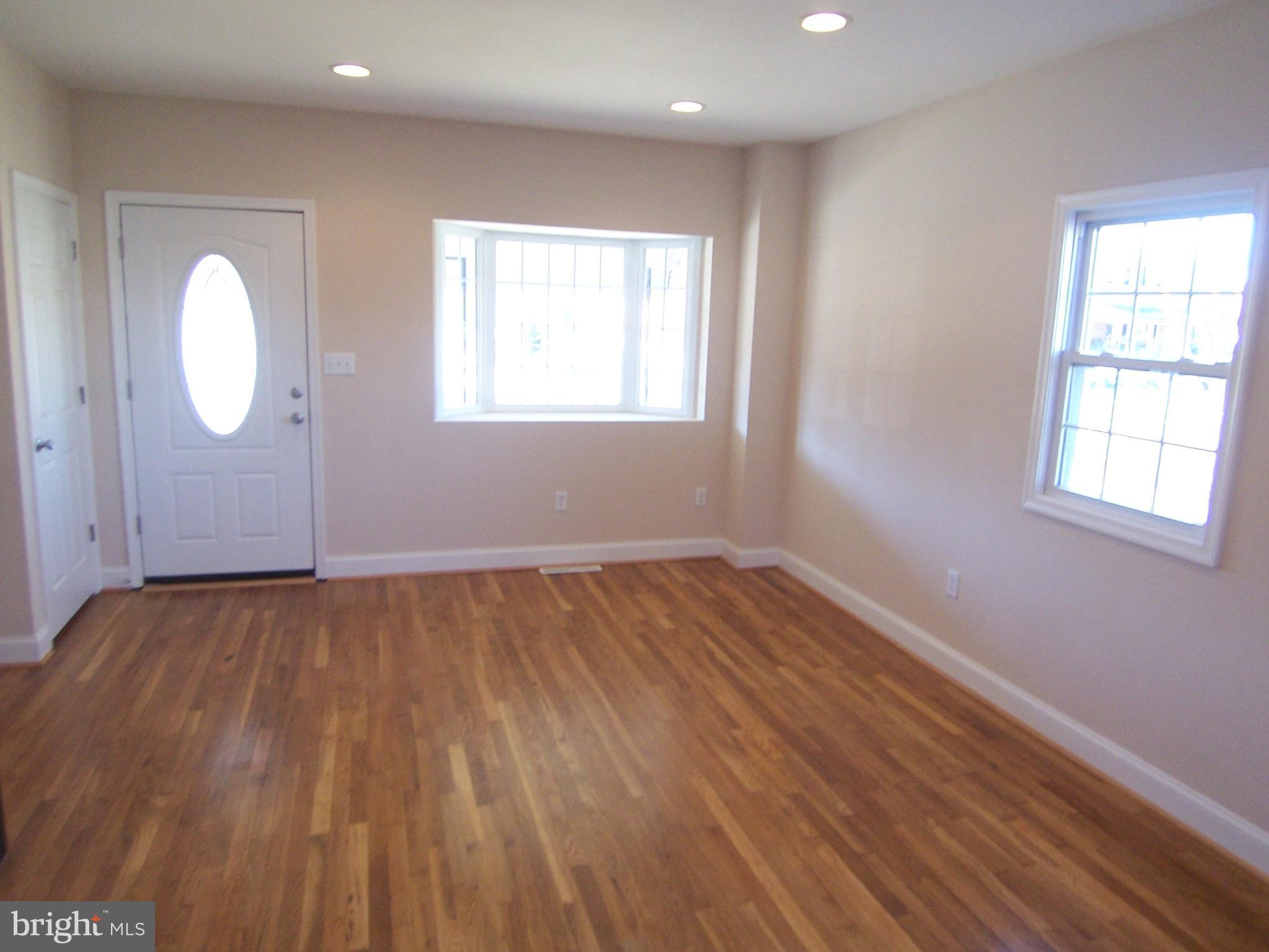 8200 Gray Haven Road Baltimore, MD 21222 - Photo 5 of 29 Living Room