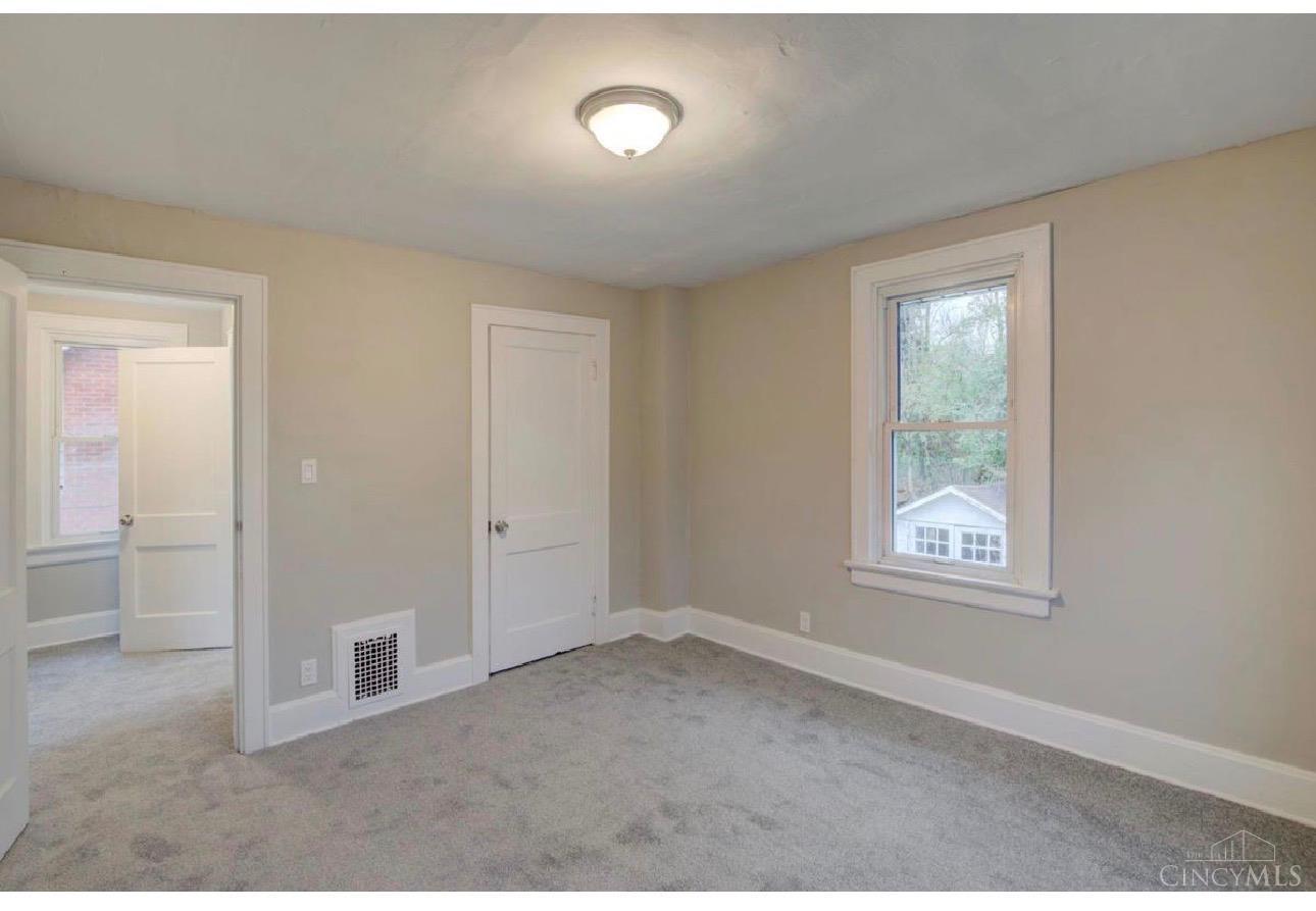 1217 Groesbeck Road Cincinnati, OH 45224 - Photo 18 of 21