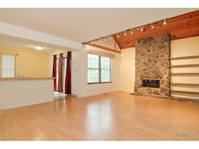 691 Wakefield Road, Unit 691 Gurnee, IL 60031 - Photo 2 of 10