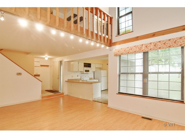 691 Wakefield Road, Unit 691 Gurnee, IL 60031 - Photo 3 of 10