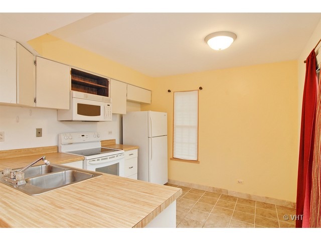 691 Wakefield Road, Unit 691 Gurnee, IL 60031 - Photo 4 of 10