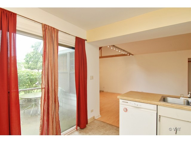 691 Wakefield Road, Unit 691 Gurnee, IL 60031 - Photo 5 of 10