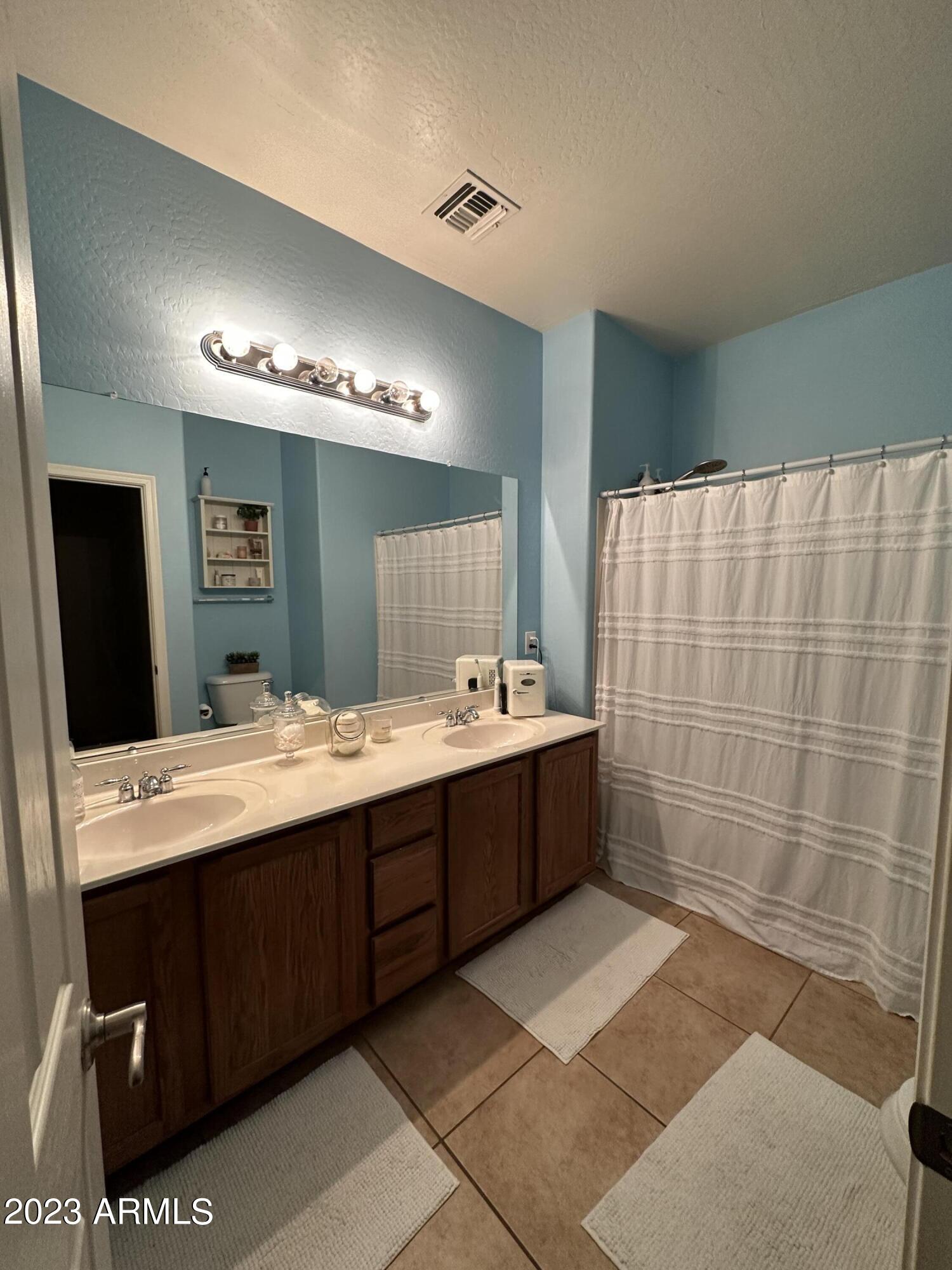 6864 West Ridgeline Road Peoria, AZ 85383 - Photo 32 of 44 Upstairs bath with double sinks