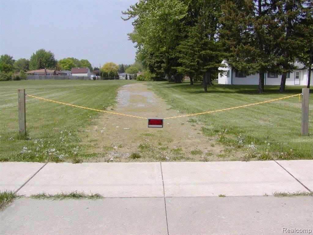 42501 Hayes Road Sterling Heights, MI 48313 - Photo 7 of 16 Hayes 006.JPG