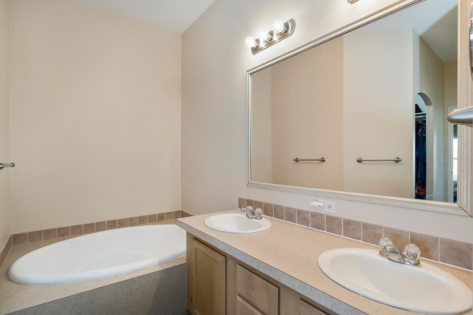 8032 Southwest Sand Ridge Road Terrebonne, OR 97760 - Photo 23 of 42 Double Vanity and Soaking tub
