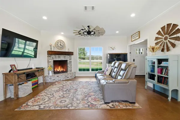 $449,000 | 1009 County Road 4325, Emory, TX 75440