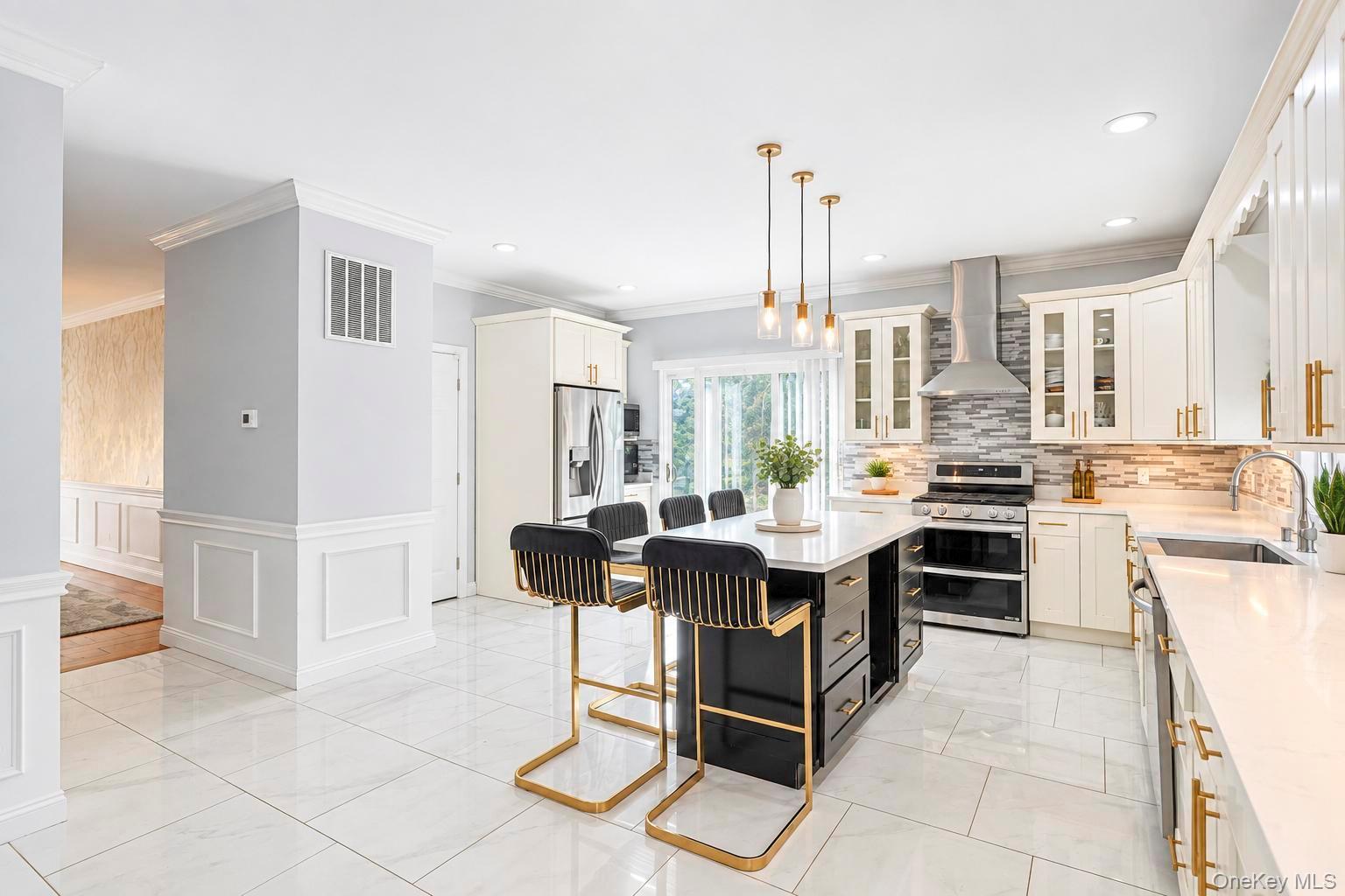 552 Dover Road Oceanside, NY 11572 - Photo 9 of 31 Gallery Image 9