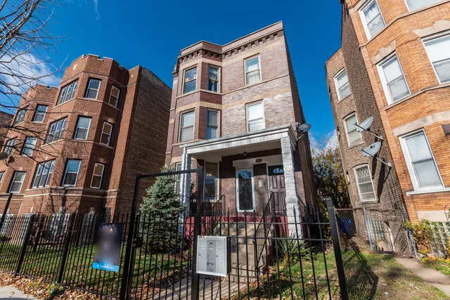 $1,400 | 2812 East 76th Street, Unit 3, Chicago, IL 60649