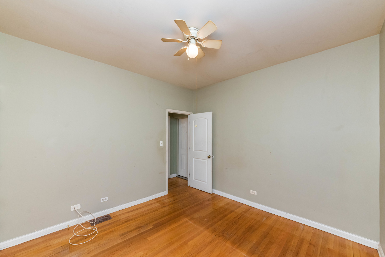 2812 East 76th Street, Unit 3 Chicago, IL 60649 - Photo 15 of 21 an empty room with closet and fan