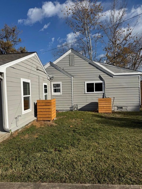 7909 Goode Street, Unit A Houston, TX 77012 - Photo 17 of 25 a house view with a backyard space