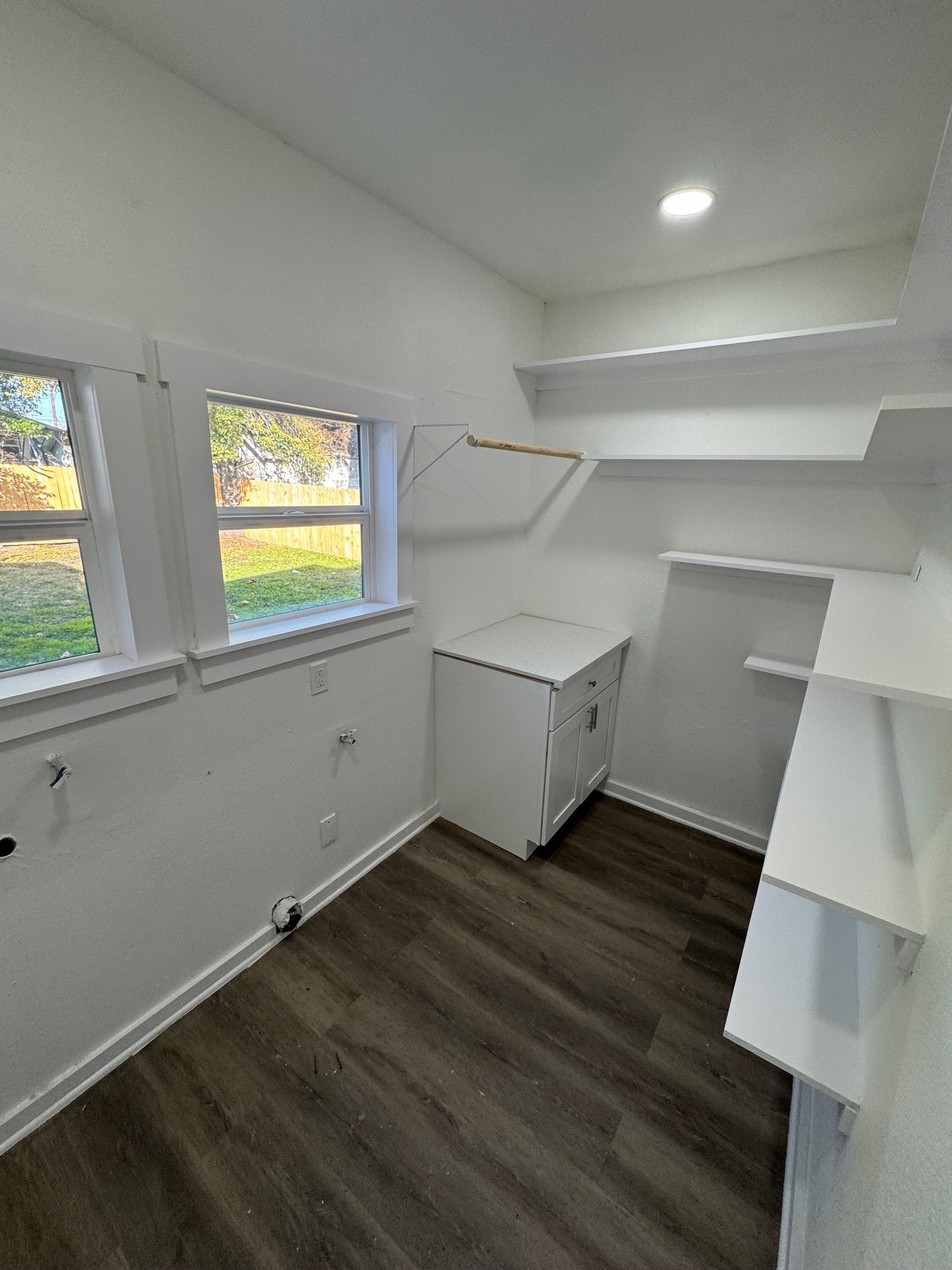 7909 Goode Street, Unit A Houston, TX 77012 - Photo 5 of 25 en empty room with wooden floor and windows