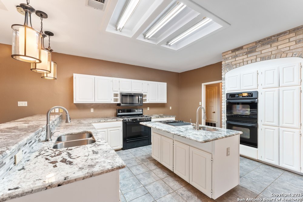 5421 Lockhill Road San Antonio, TX 78240 - Photo 6 of 57