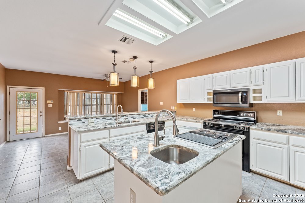 5421 Lockhill Road San Antonio, TX 78240 - Photo 8 of 57