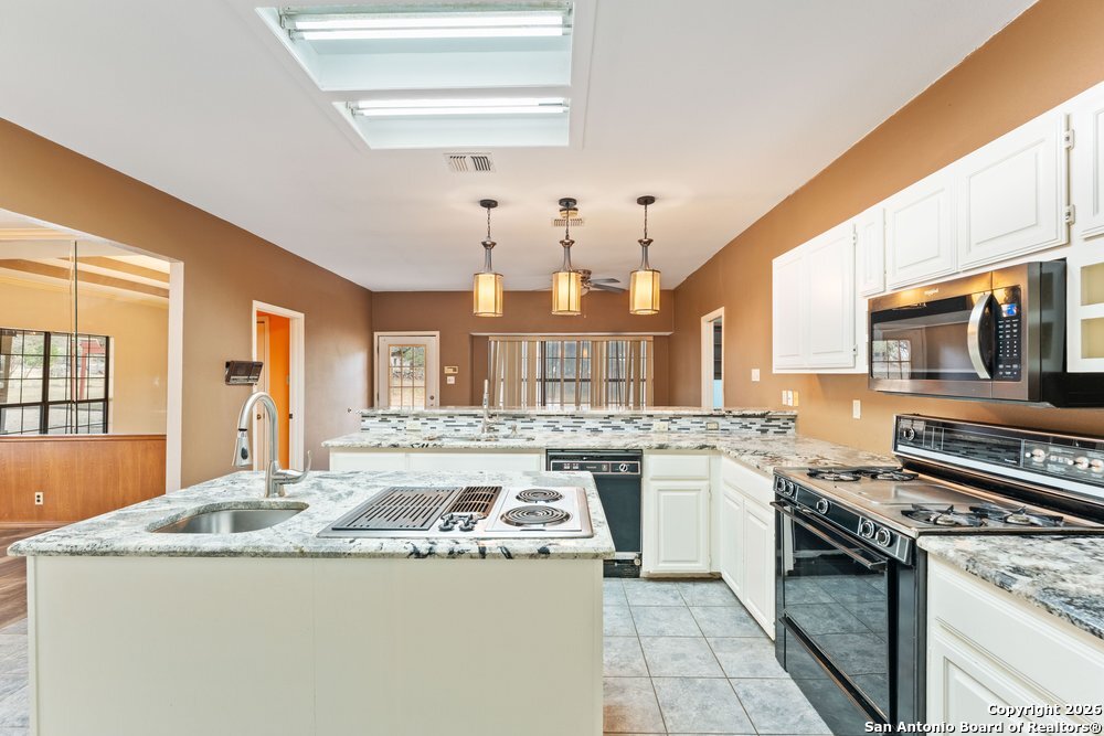 5421 Lockhill Road San Antonio, TX 78240 - Photo 9 of 57