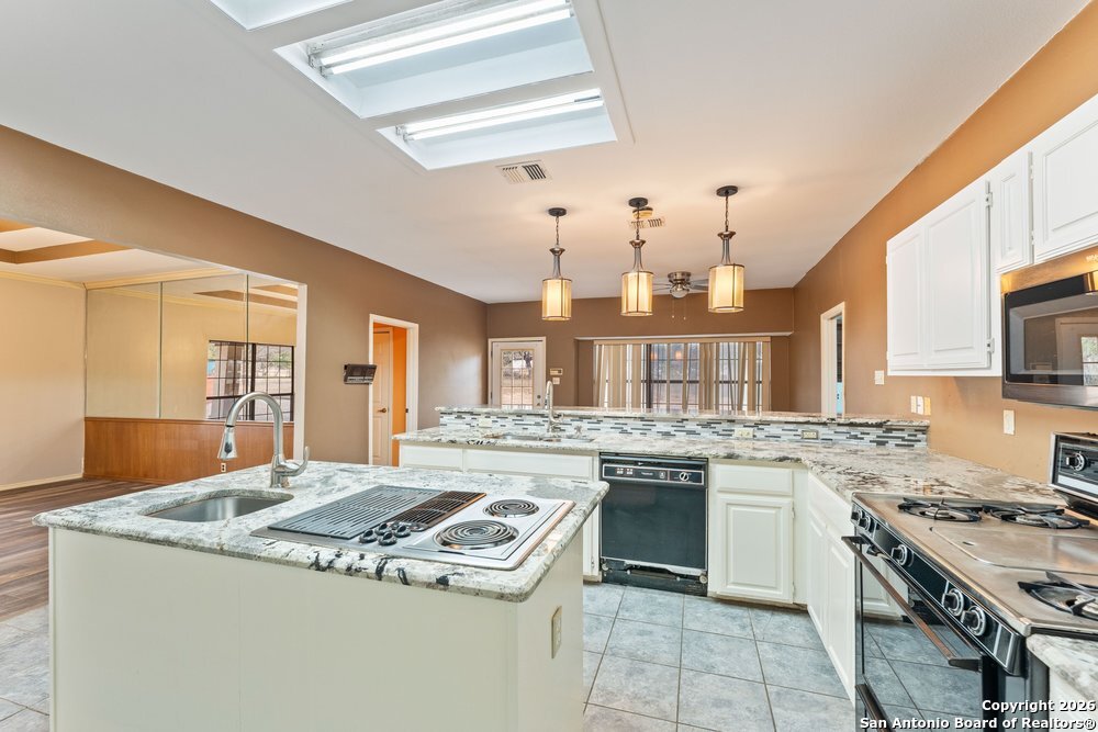 5421 Lockhill Road San Antonio, TX 78240 - Photo 10 of 57