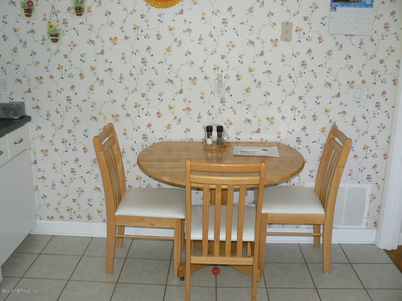 812 Acapulco Road Jacksonville, FL 32216 - Photo 9 of 12 Eat in kitchen table